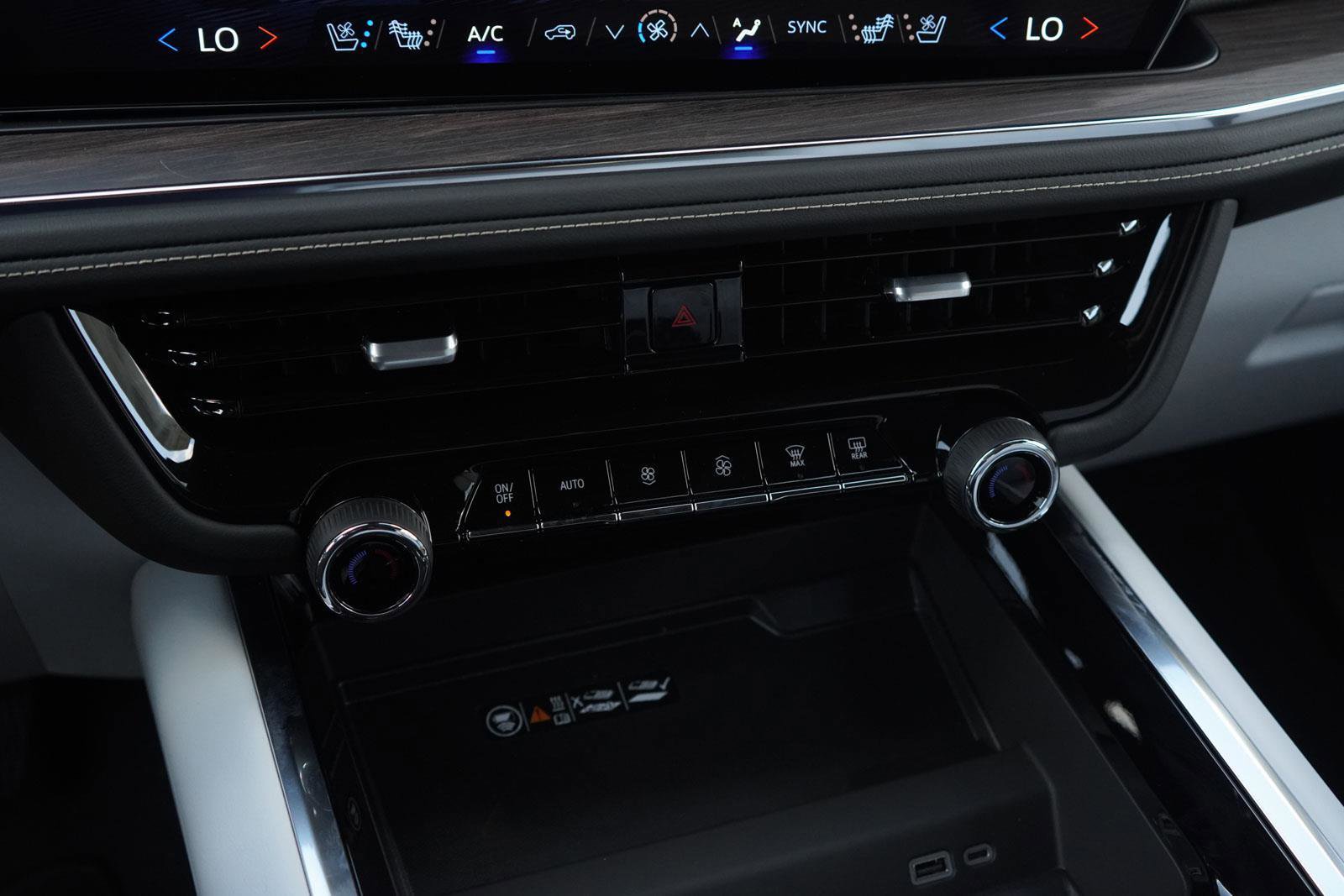 New 2025 Chevrolet Suburban Premier image 21