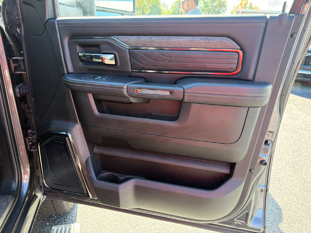 Used 2025 RAM 2500 Limited AWD/4WD image 14