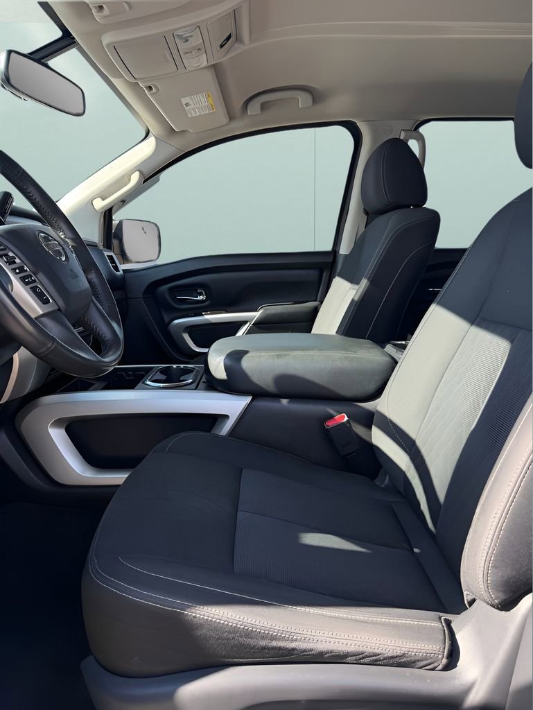 Used 2018 Nissan Titan SV w/ SV Convenience Package RWD image 11