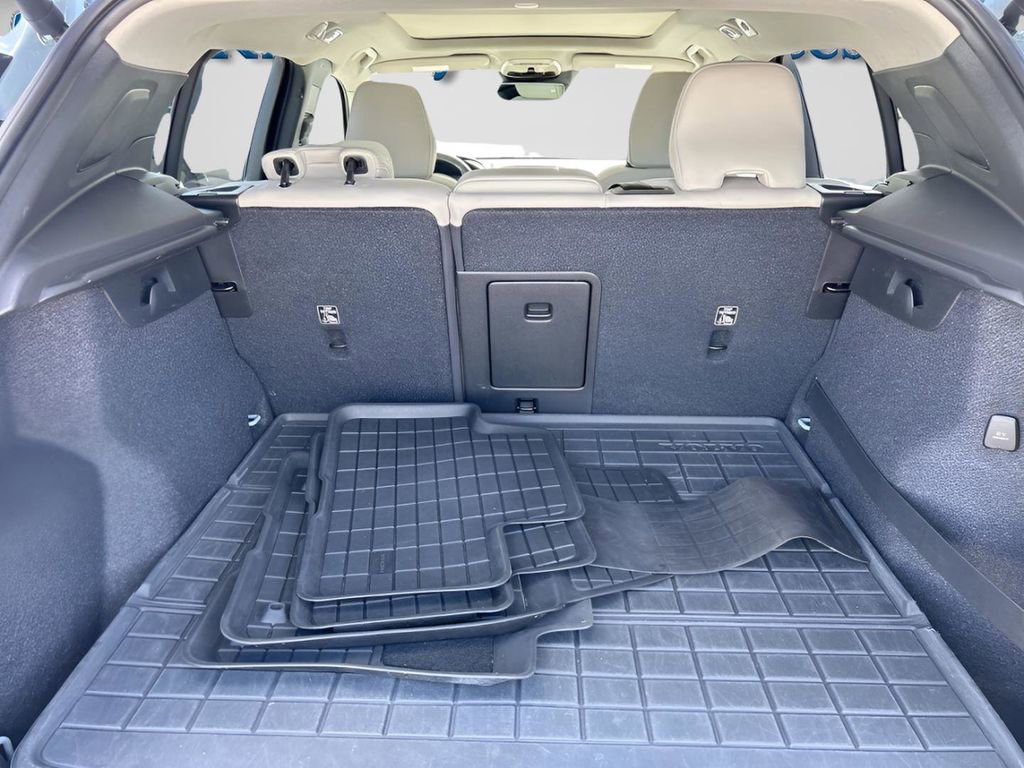 Used 2019 Volvo XC40 T5 Momentum image 15