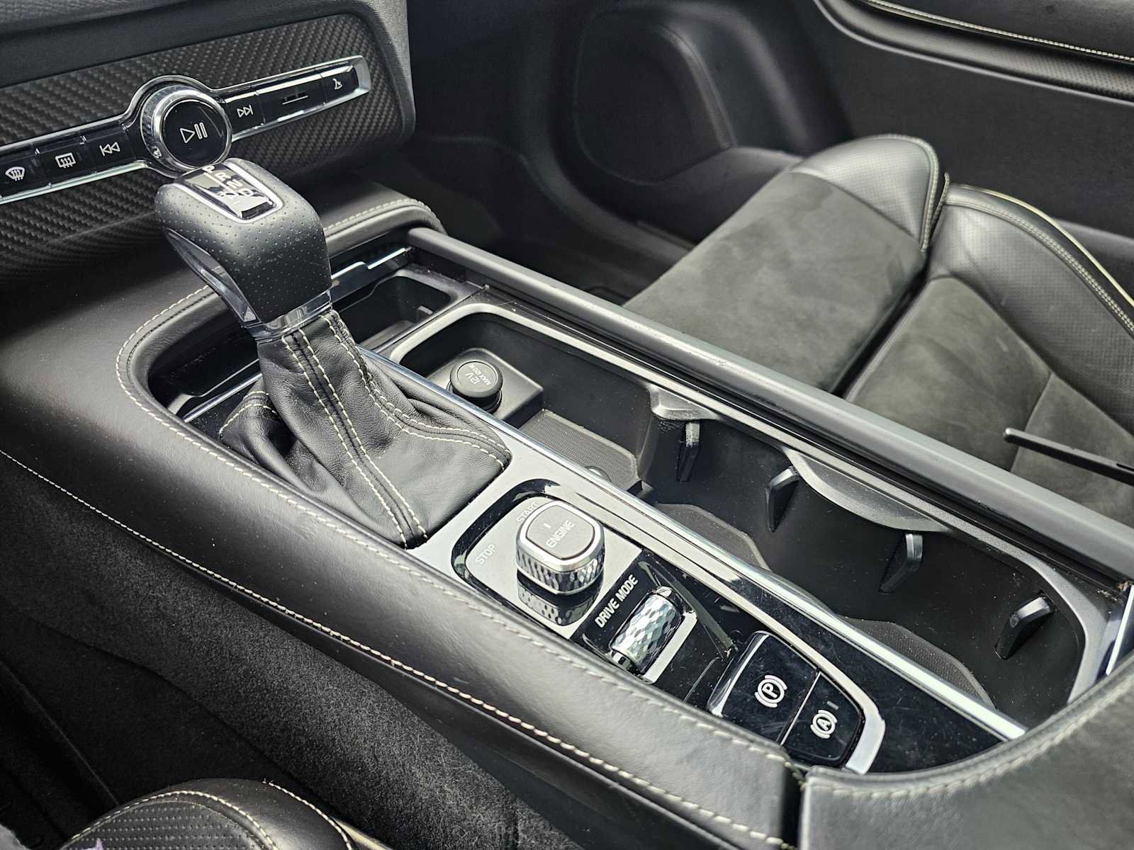 Used 2017 Volvo XC90 T6 R-Design w/ Vision Package image 37