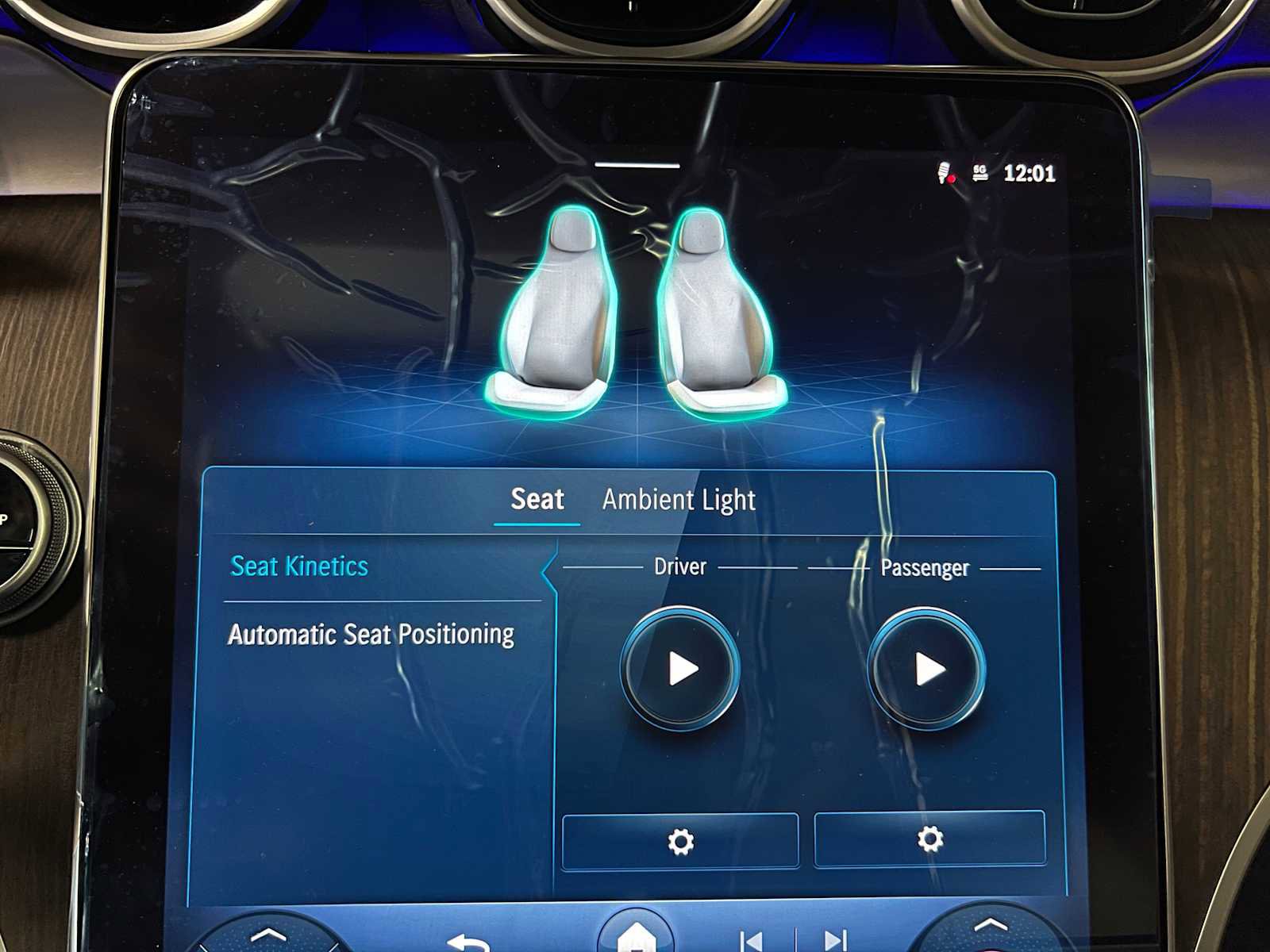 Used 2025 Mercedes-Benz GLC 300 4MATIC image 27