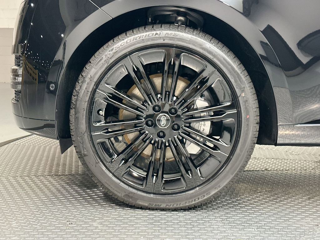 New 2025 Land Rover Range Rover SE image 4