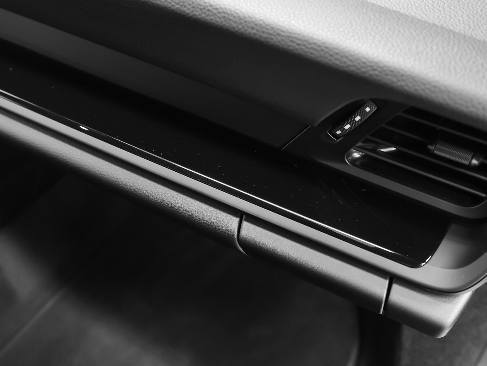 Certified 2024 Porsche 911 Carrera T RWD image 31