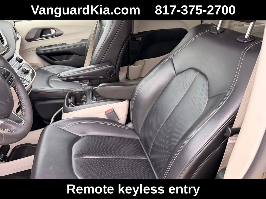 Used 2023 Chrysler Pacifica Touring-L FWD image 13