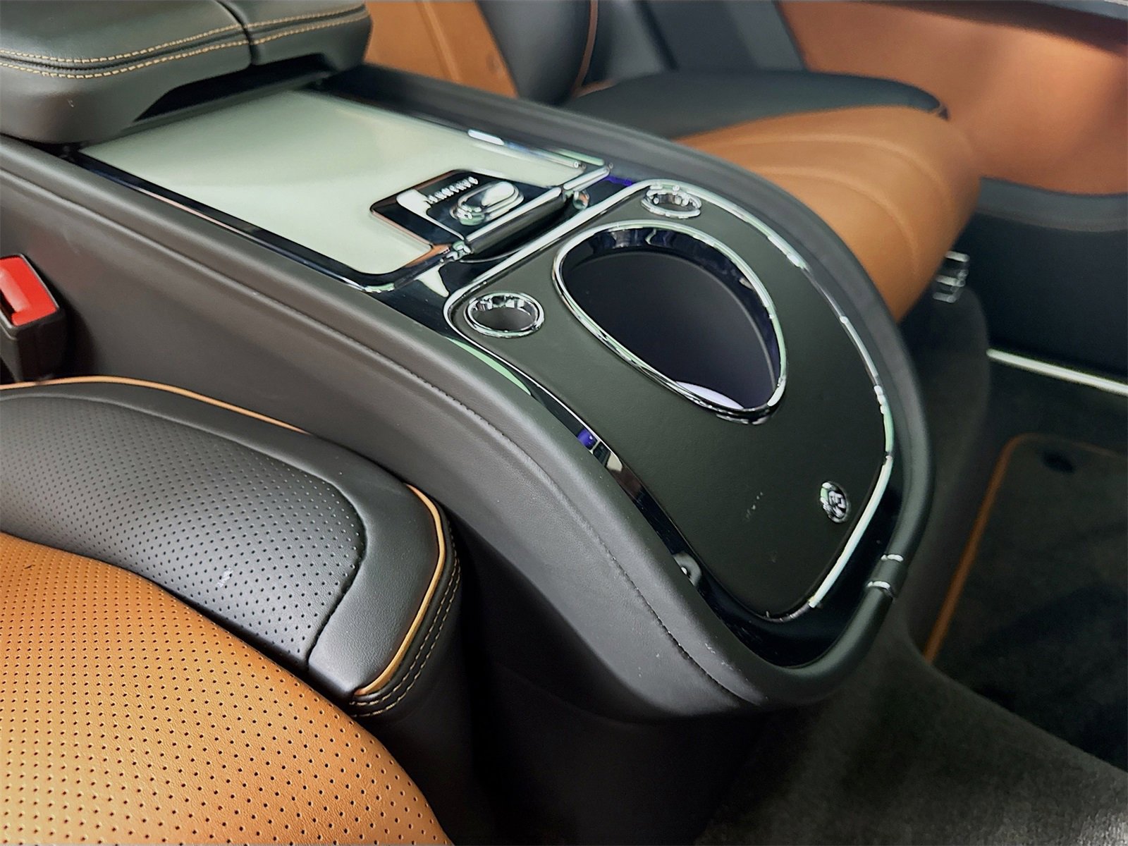 Certified 2024 Bentley Bentayga Extended Wheelbase image 33