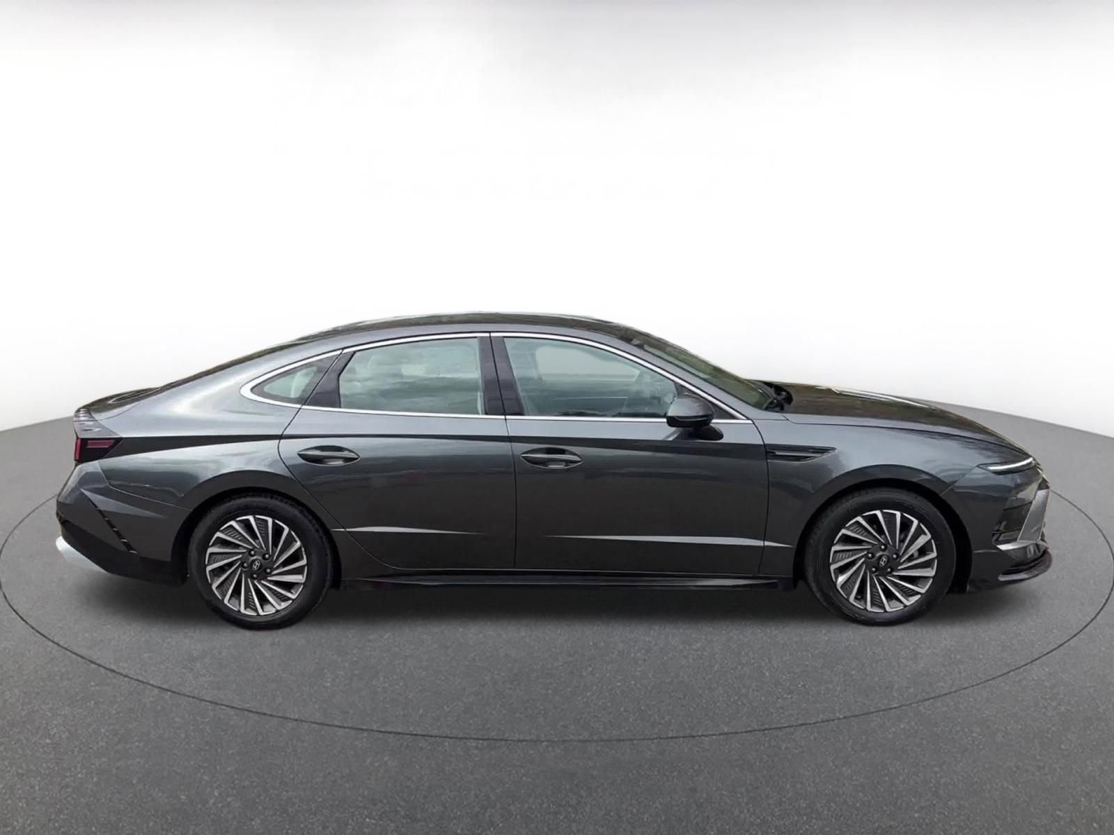 Used 2025 Hyundai Sonata SEL FWD image 16