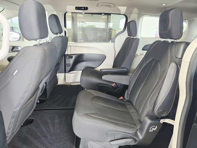 Used 2019 Chrysler Pacifica Touring Plus w/ Advanced Safetytec Group FWD image 9