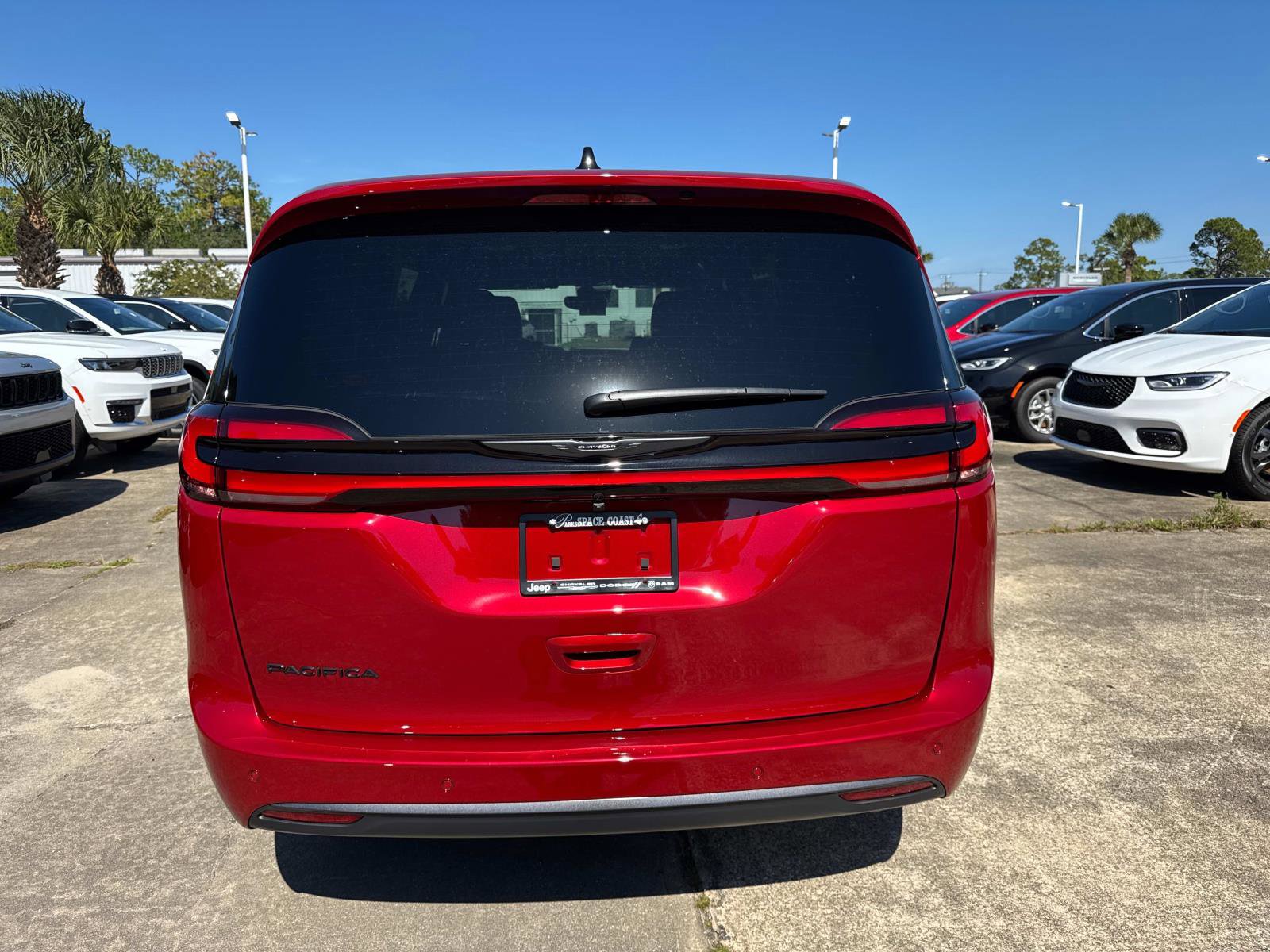 New 2026 Chrysler Pacifica Select image 4