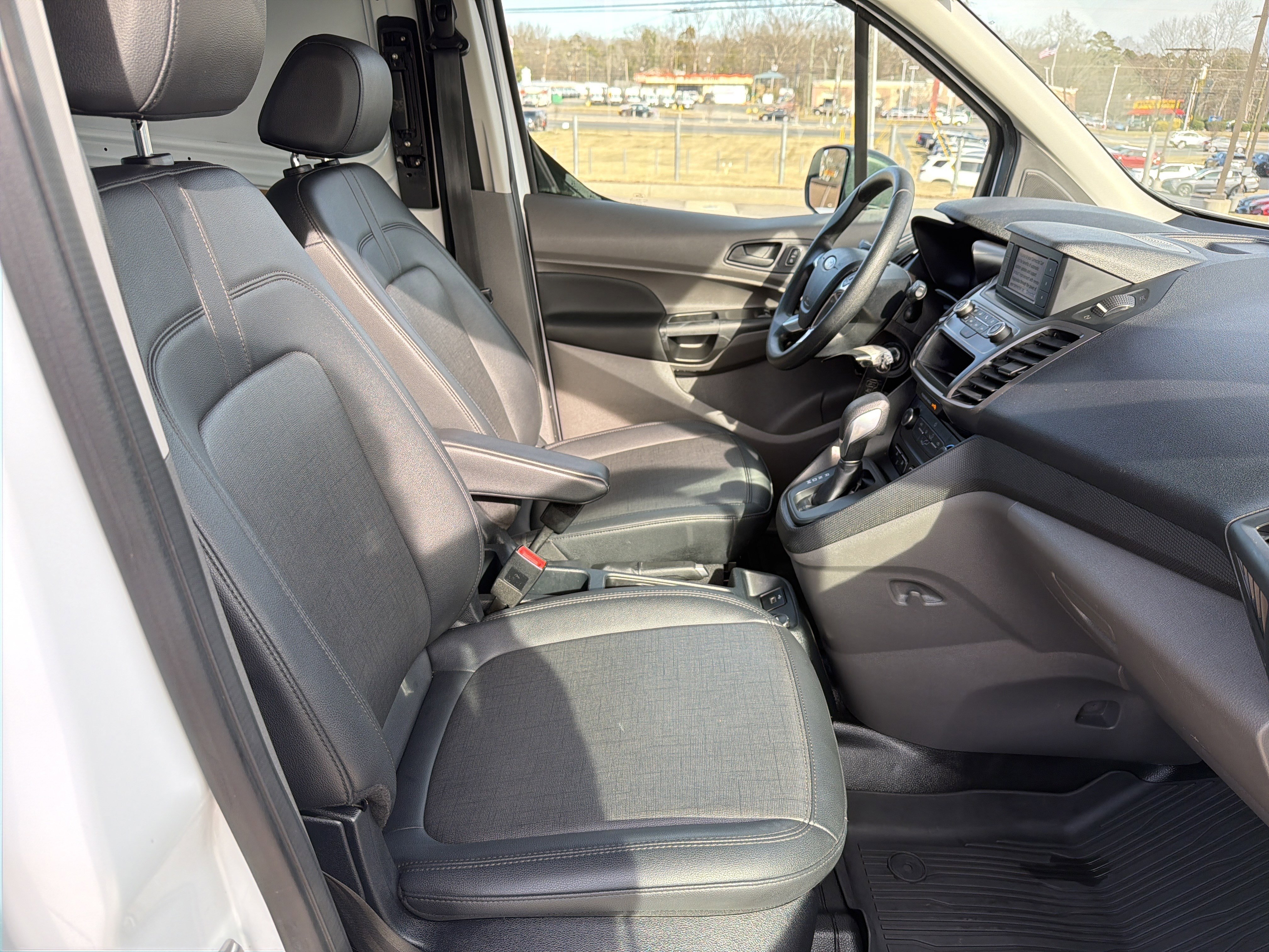 Used 2020 Ford Transit Connect XL image 32