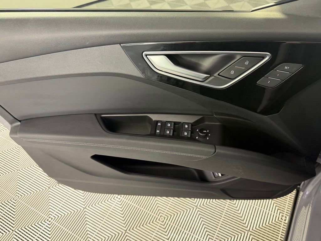 Used 2024 Audi Q4 e-tron Premium Plus w/ Premium Plus image 27