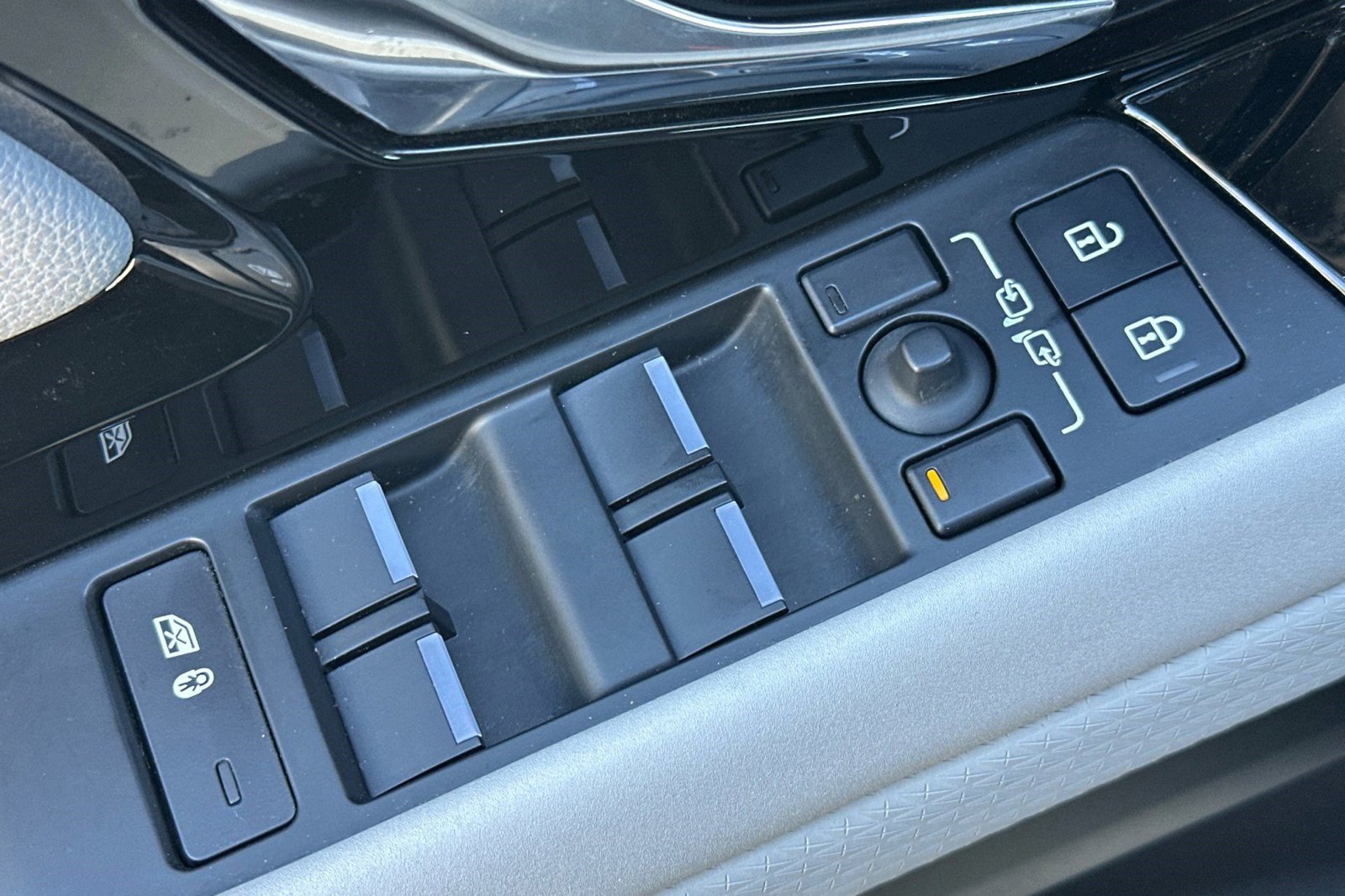 Used 2023 Land Rover Range Rover Evoque S image 15