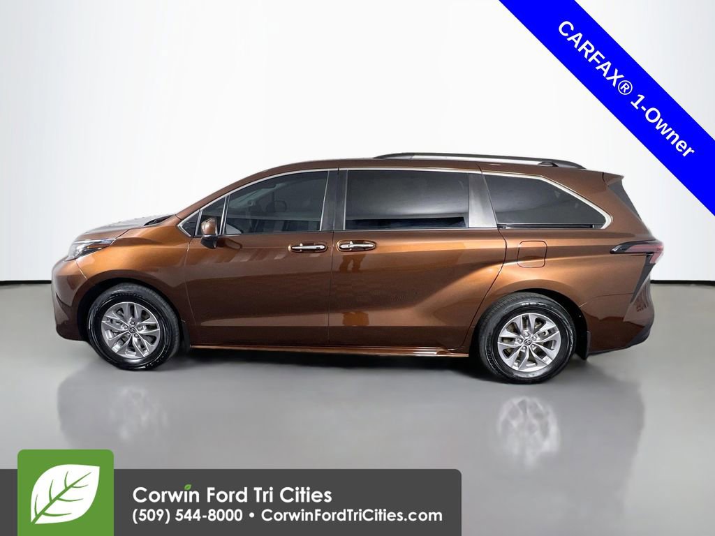Used 2023 Toyota Sienna XLE w/ XLE Plus Package image 6