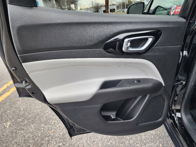 Certified 2024 Jeep Compass Limited image 32