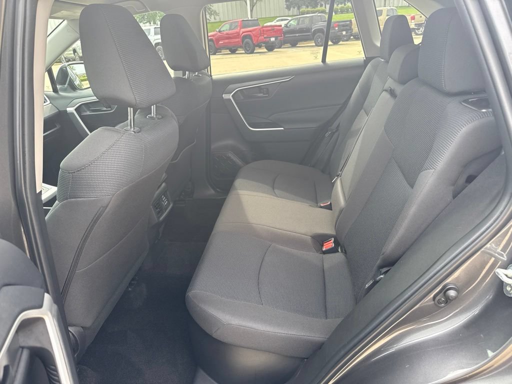 Certified 2022 Toyota RAV4 LE AWD/4WD image 9