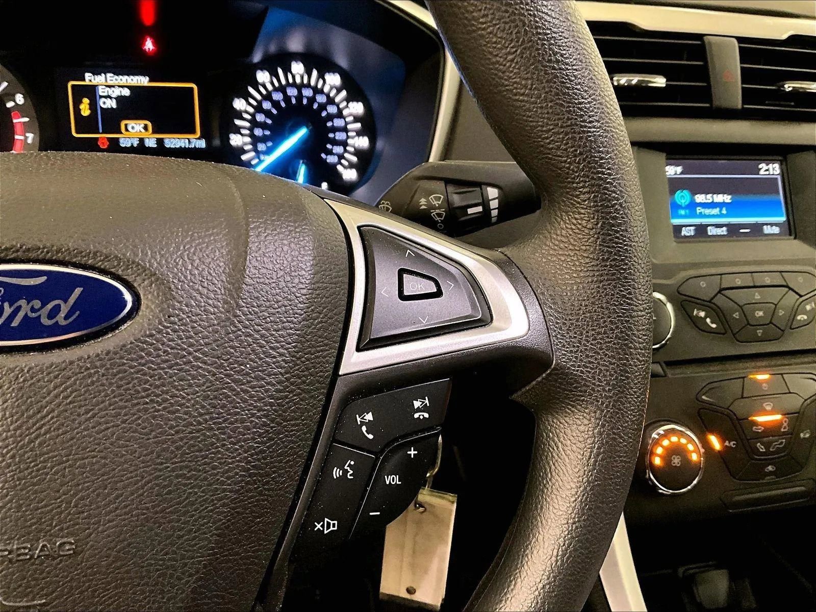 Used 2016 Ford Fusion SE FWD image 18