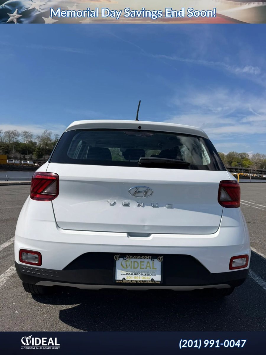 Used 2024 Hyundai Venue SE FWD image 8