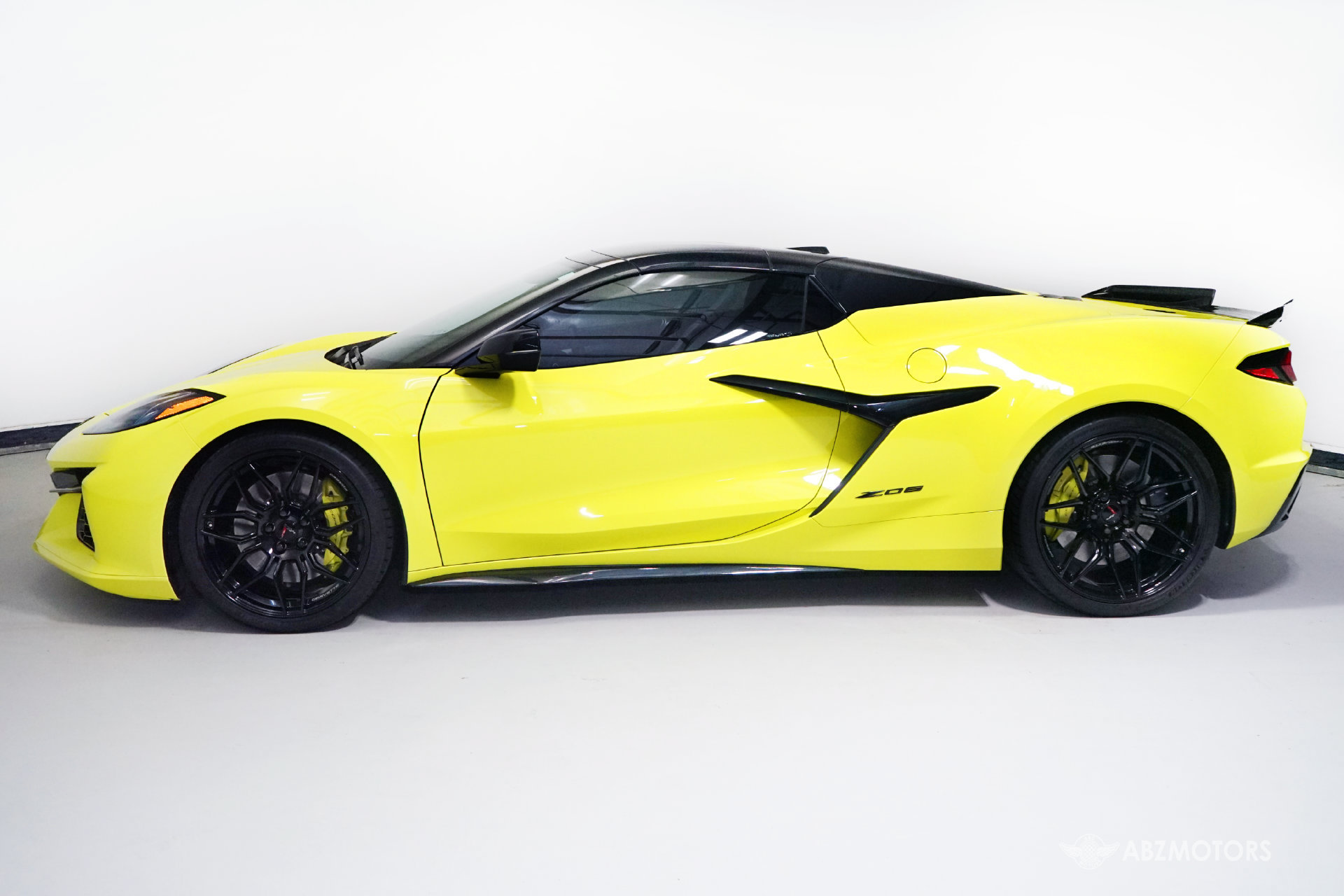 Used 2024 Chevrolet Corvette Z06 RWD image 4