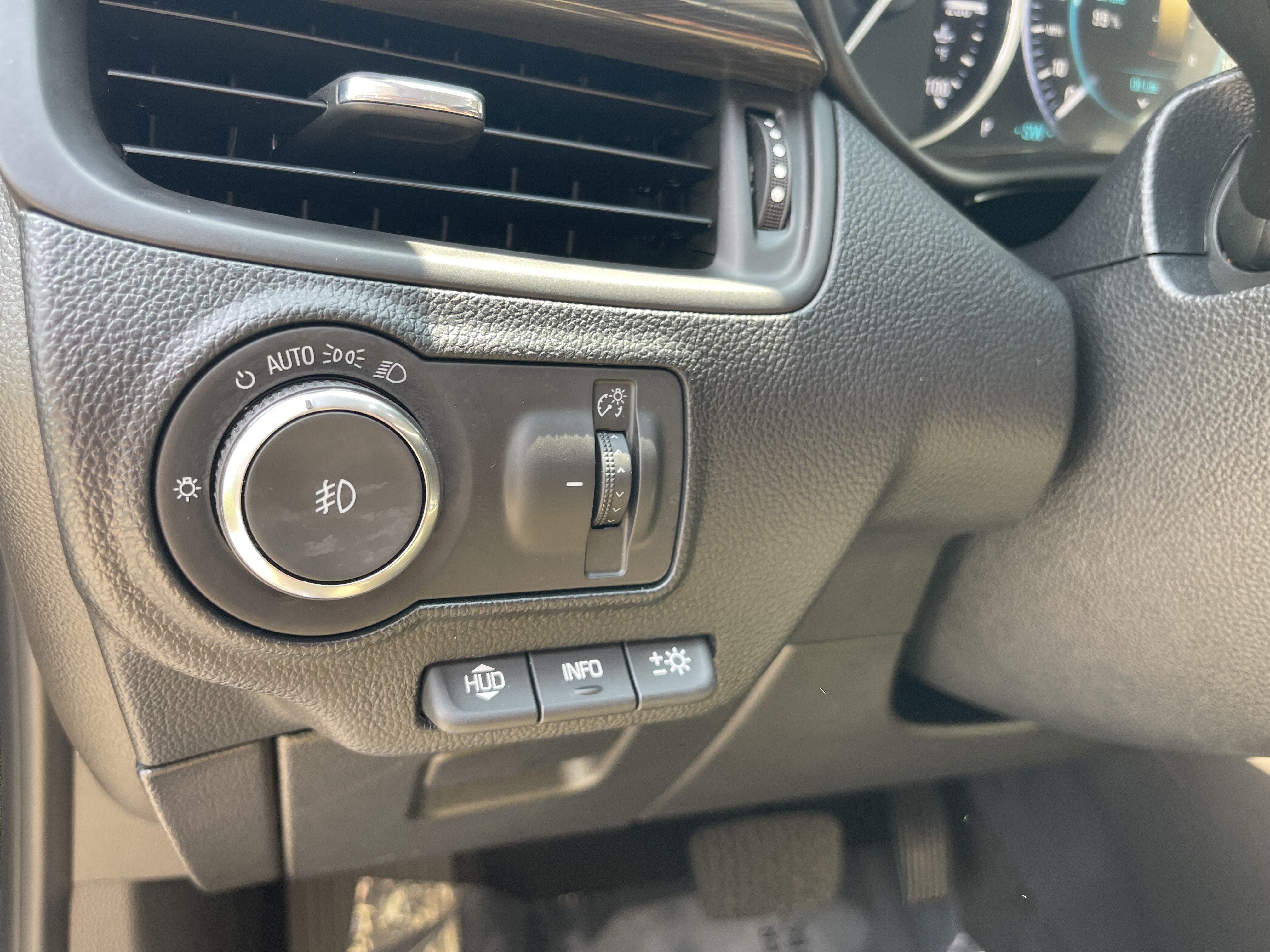 Used 2019 Buick Envision Premium w/ Driver Confidence Package AWD/4WD image 13