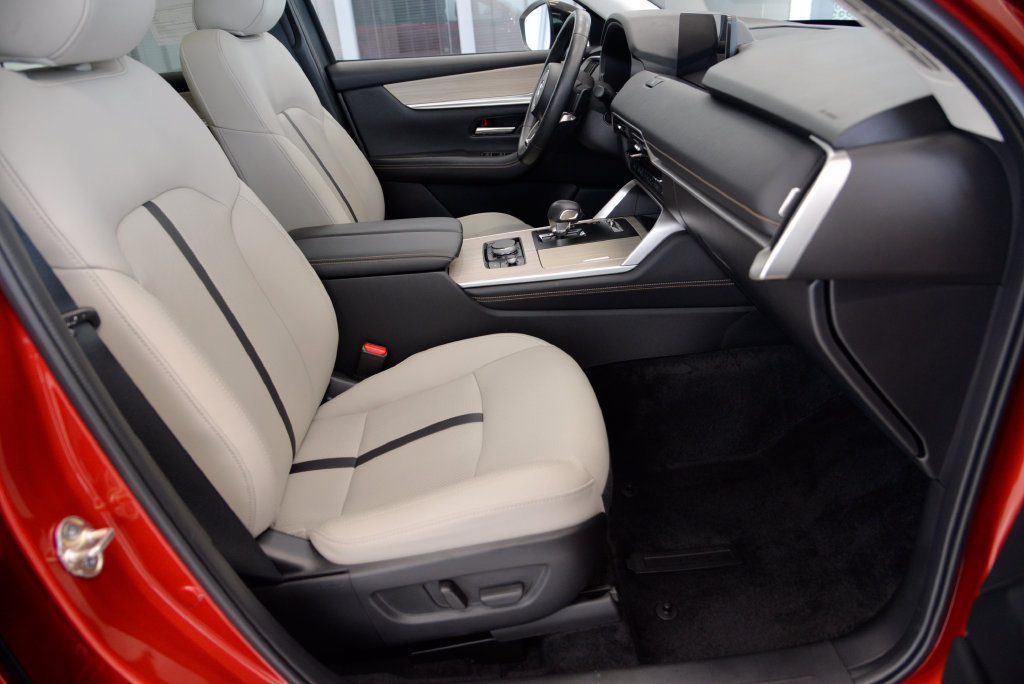 Certified 2025 MAZDA CX-70 Plug-In Hybrid w/ Premium Pkg AWD/4WD image 30