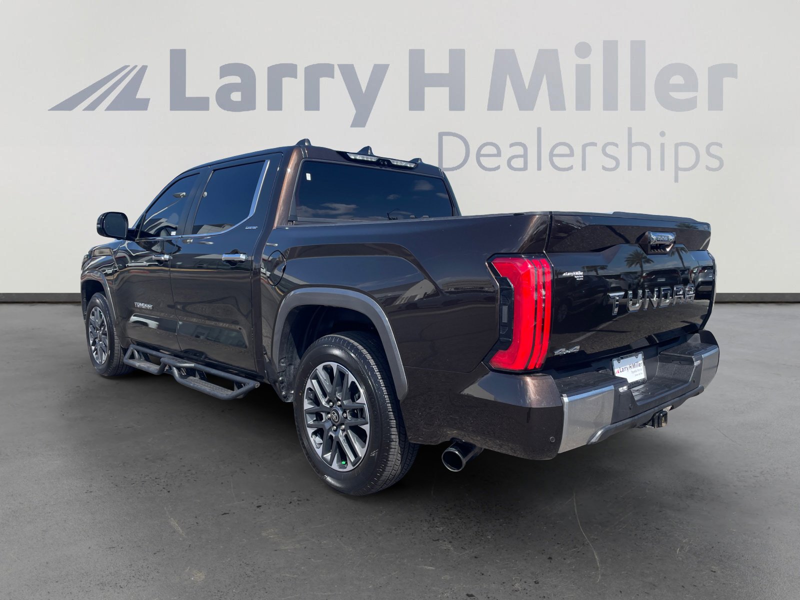 Certified 2025 Toyota Tundra Limited AWD/4WD image 3