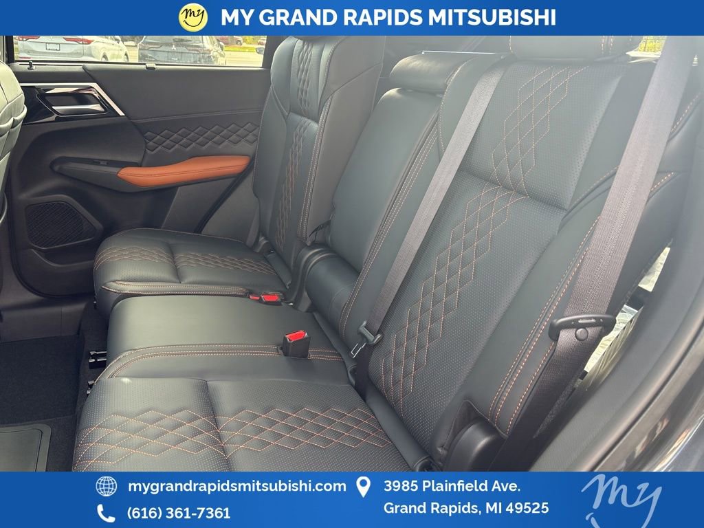 New 2025 Mitsubishi Outlander SEL image 15