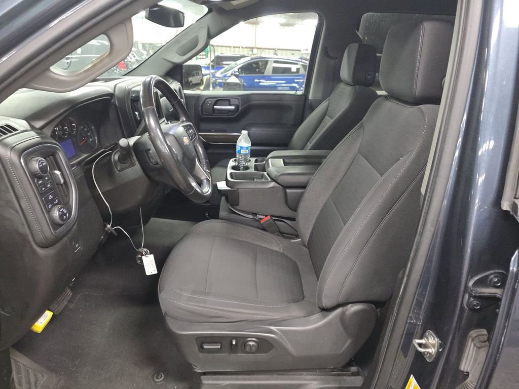 Used 2021 Chevrolet Silverado 1500 LT image 3