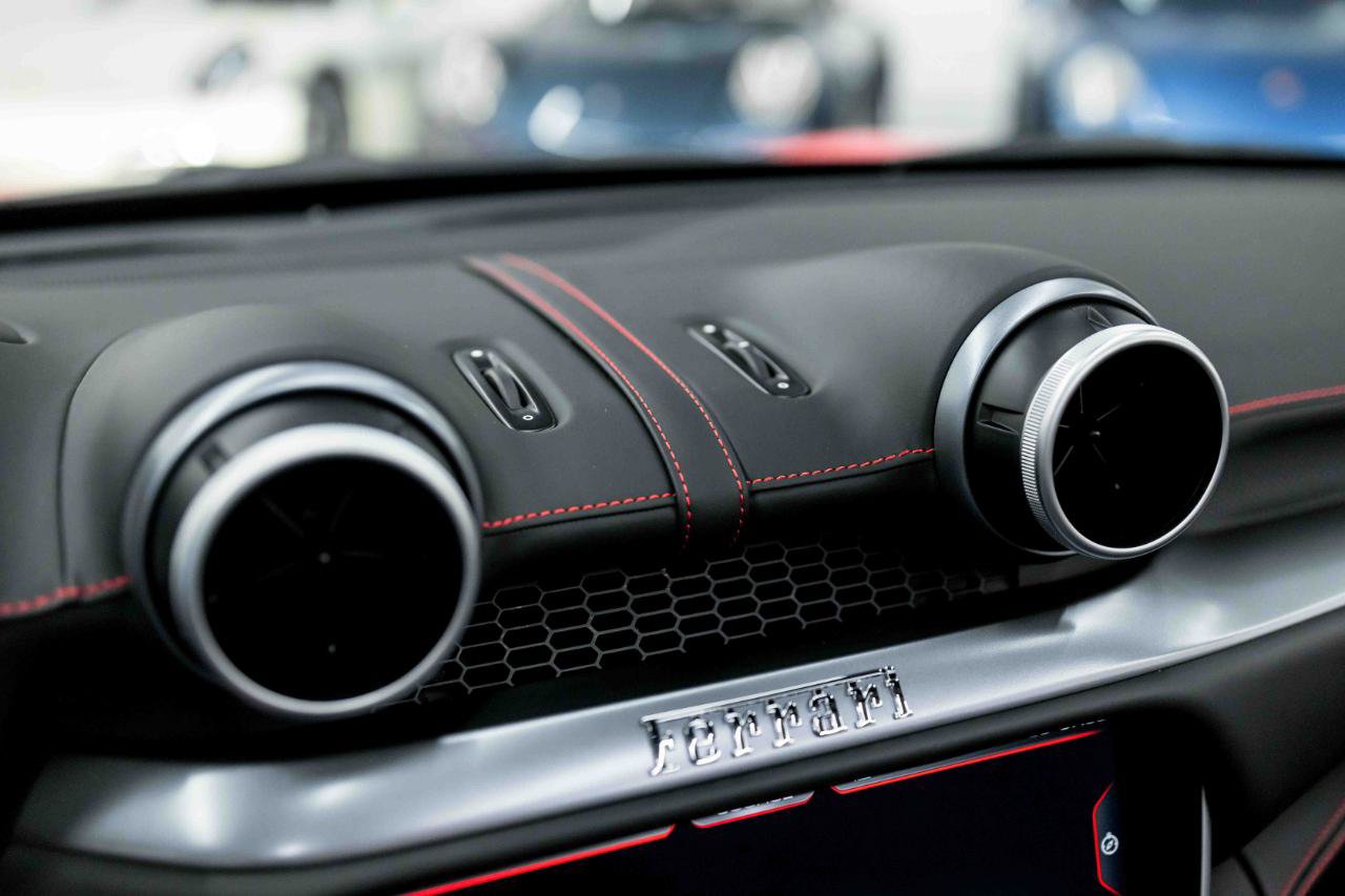 Used 2019 Ferrari Portofino RWD image 58