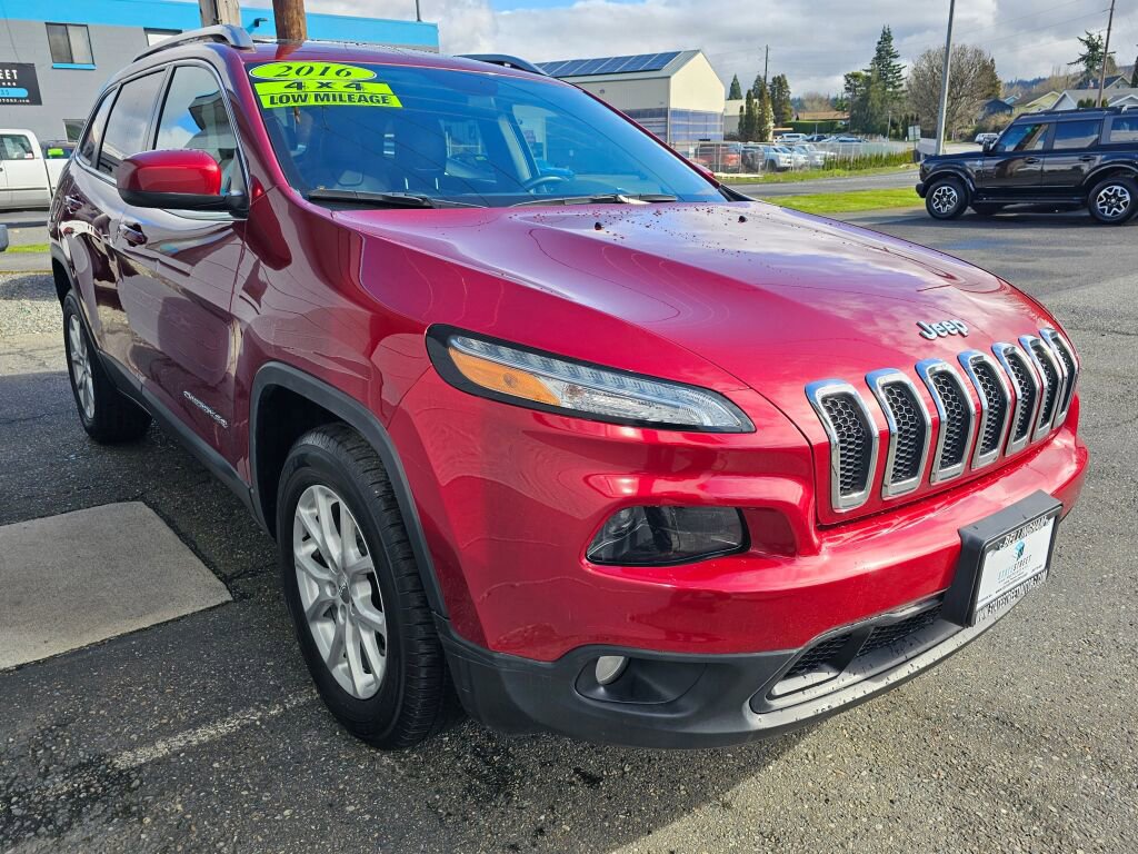 Used 2016 Jeep Cherokee Latitude w/ North All-Season Group image 6