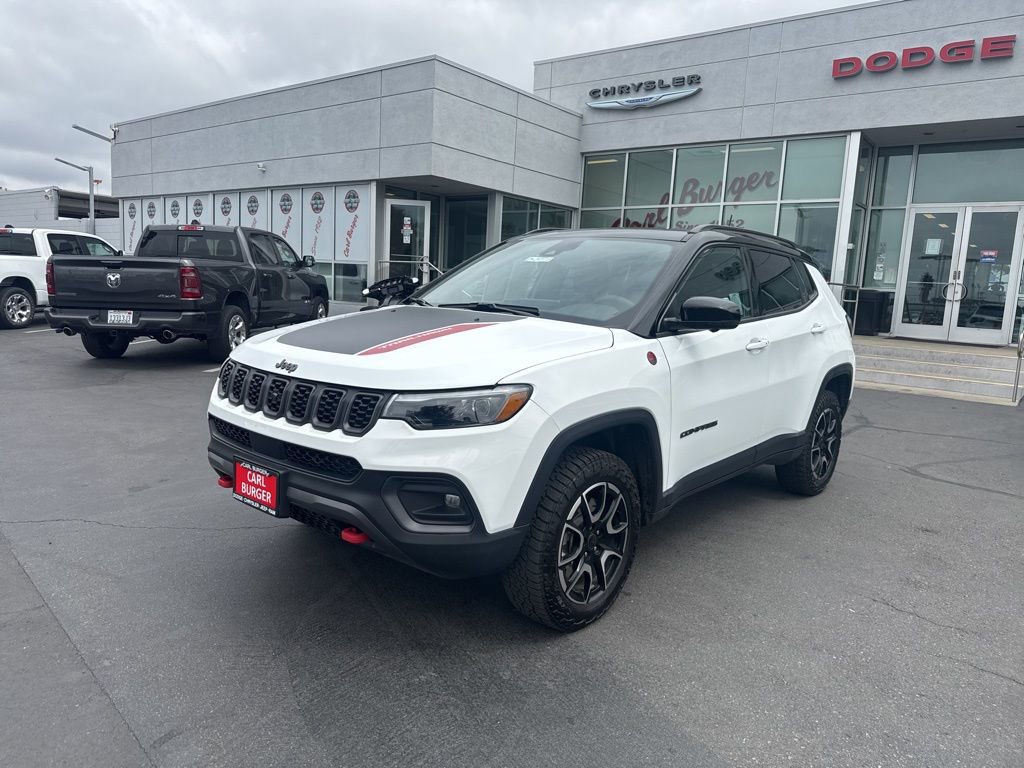 Certified 2025 Jeep Compass Trailhawk w/ Trailhawk Elite Group image 3
