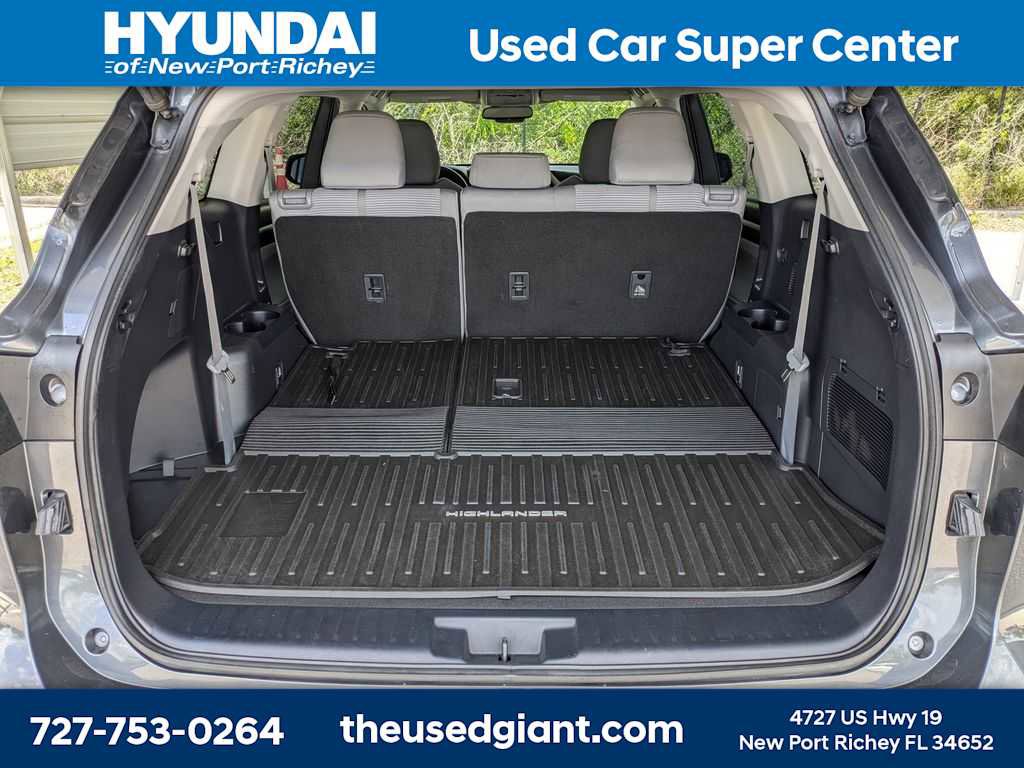 Used 2021 Toyota Highlander LE image 13