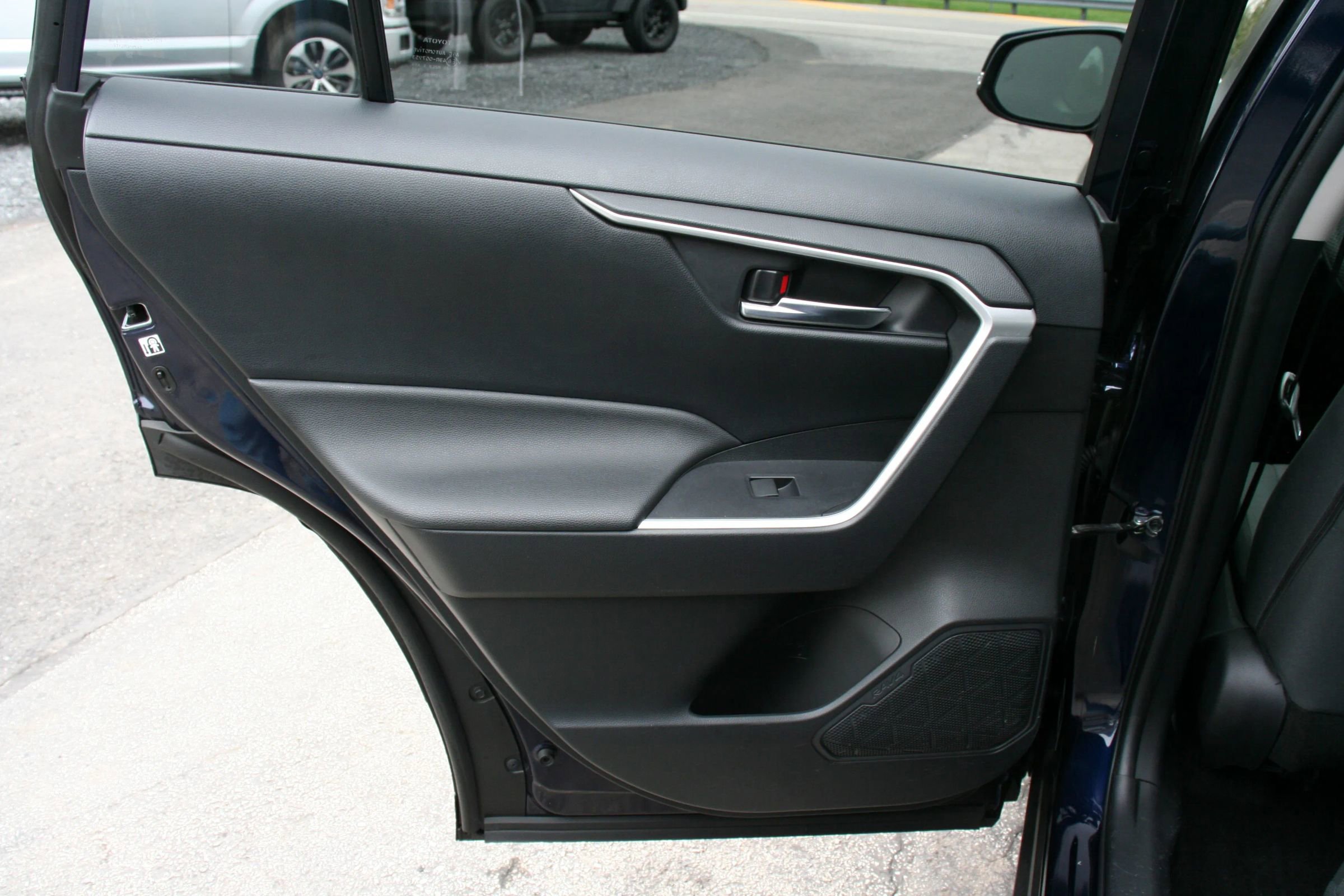 Used 2019 Toyota RAV4 XLE w/ Convenience Package image 35