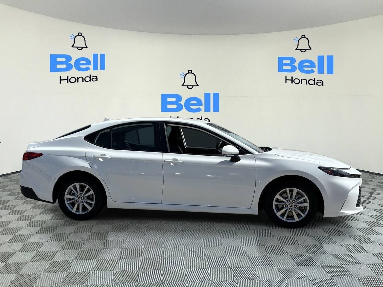 Used 2025 Toyota Camry LE FWD image 5