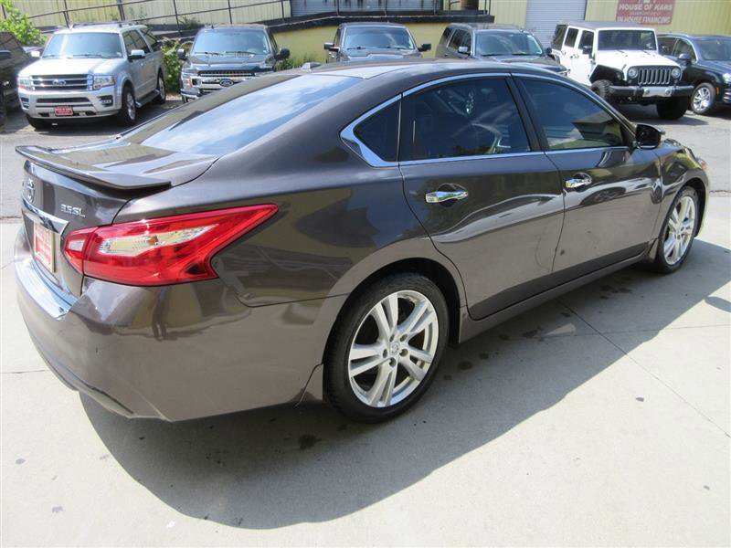 Used 2017 Nissan Altima 3.5 SL w/ 3.5SL Technology Package image 10