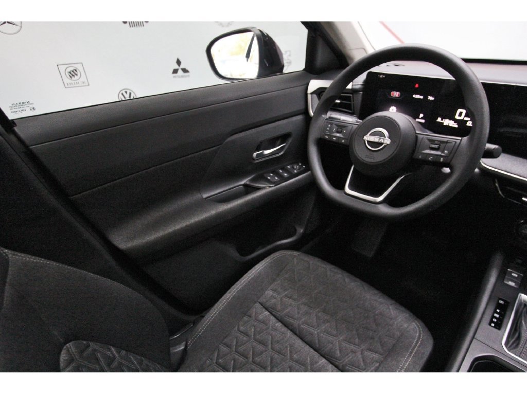 Used 2026 Nissan Kicks SV w/ SV Premium Package FWD image 8
