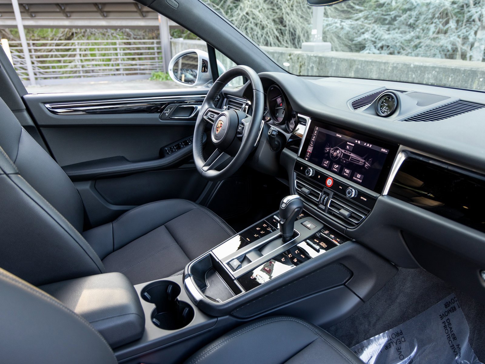 Certified 2025 Porsche Macan image 51