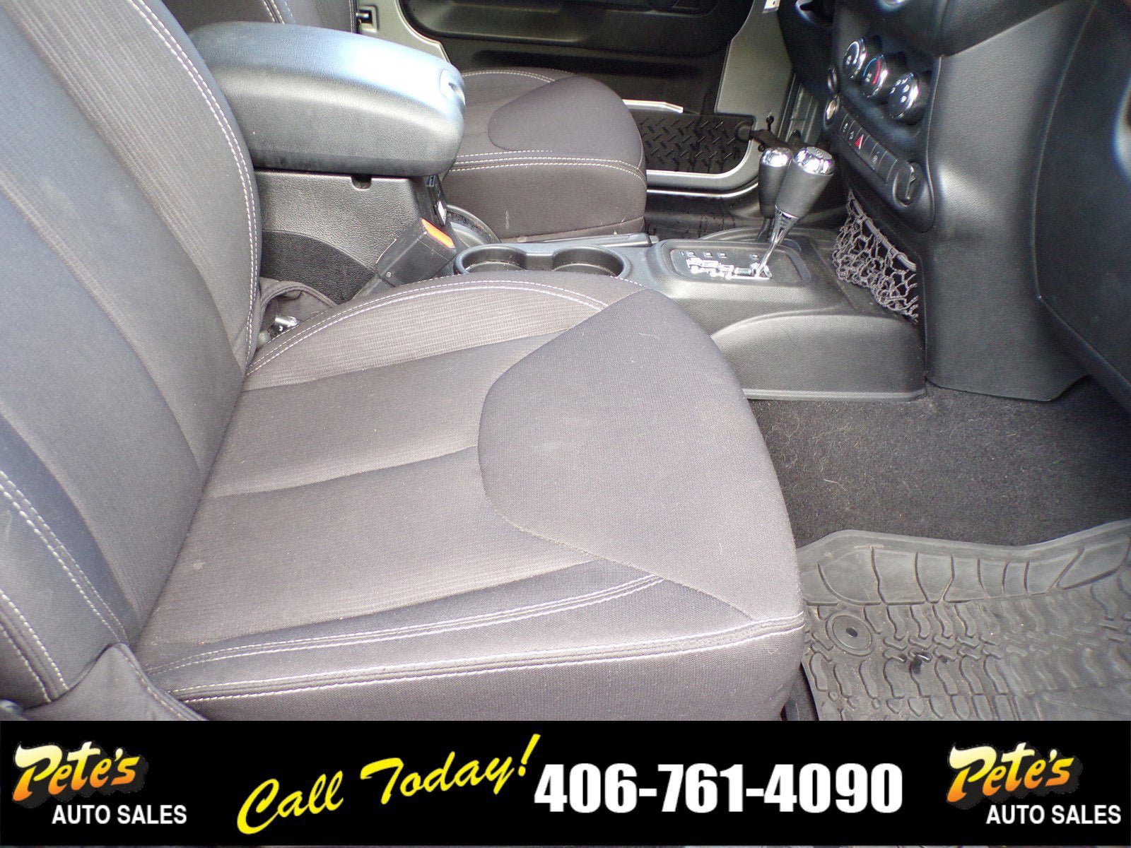 Used 2014 Jeep Wrangler Rubicon w/ Connectivity Group AWD/4WD image 17