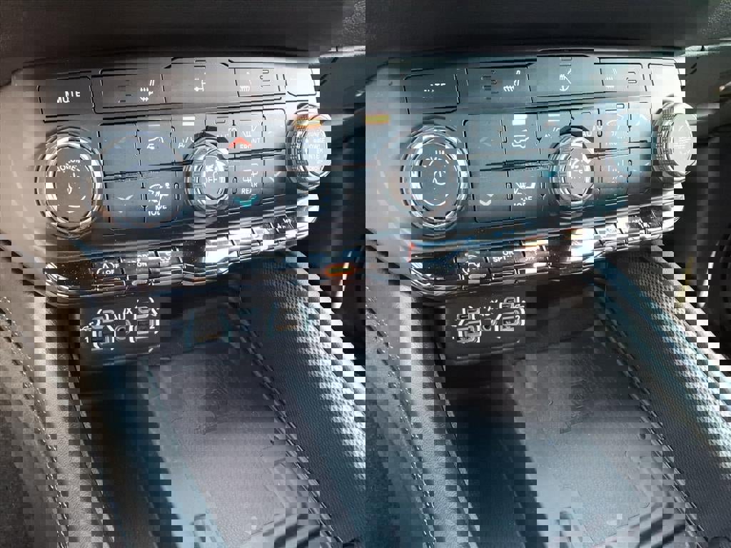 Used 2022 Dodge Durango GT image 28