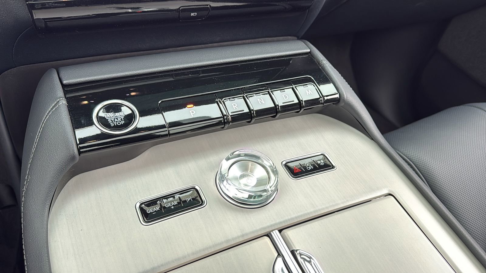 New 2025 Lincoln Navigator L Reserve w/ Jet Appearance Package image 27