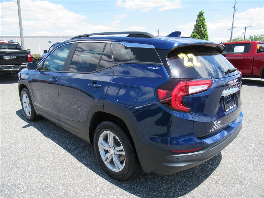 Used 2022 GMC Terrain SLE w/ Driver Convenience Package FWD image 4
