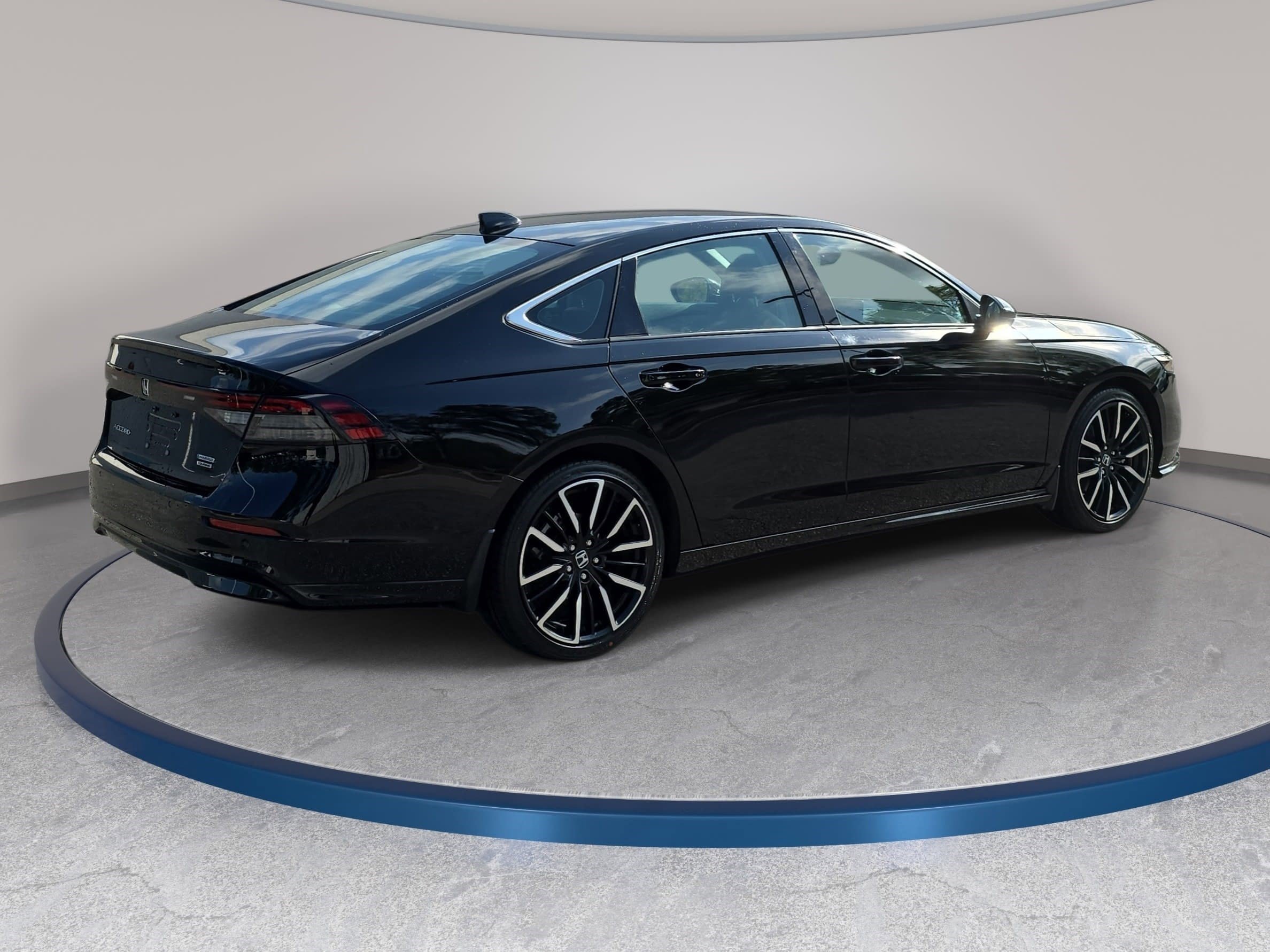 Used 2023 Honda Accord Touring image 5