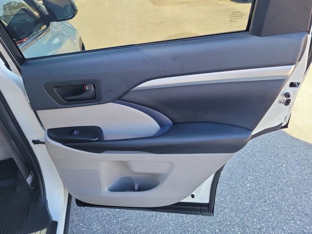 Used 2019 Toyota Highlander Plus AWD/4WD image 33