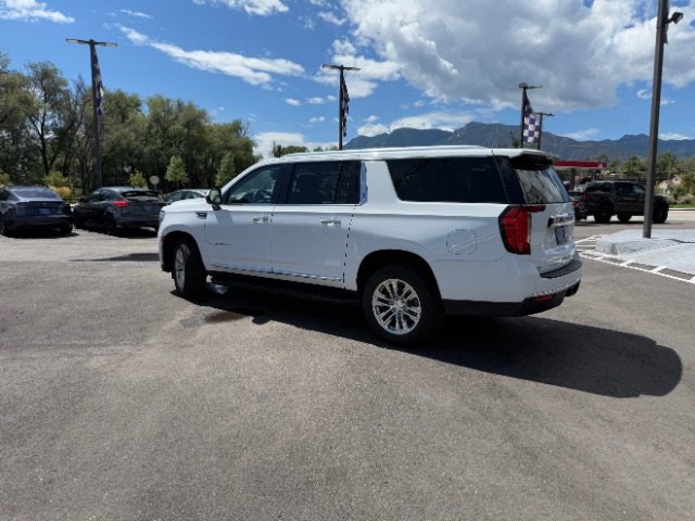 Used 2023 GMC Yukon XL SLT AWD/4WD image 14