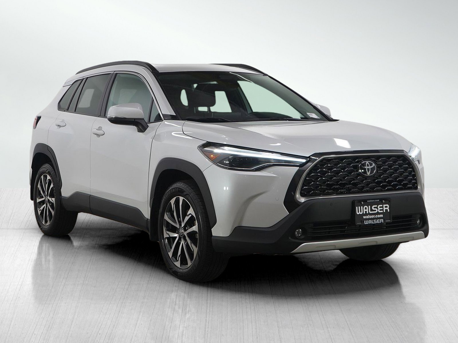 Used 2022 Toyota Corolla Cross XLE image 7