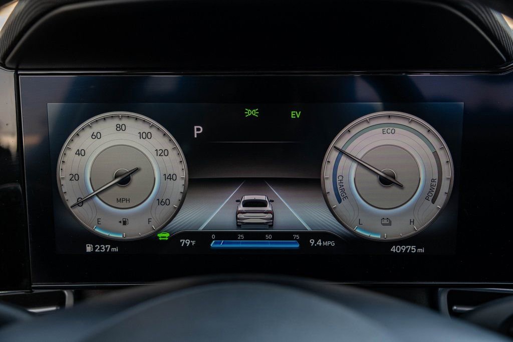 Used 2023 Hyundai Elantra Limited image 23