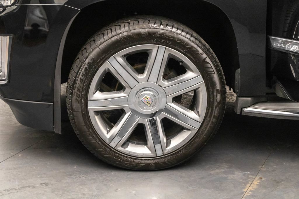 Used 2015 Cadillac Escalade Luxury image 37