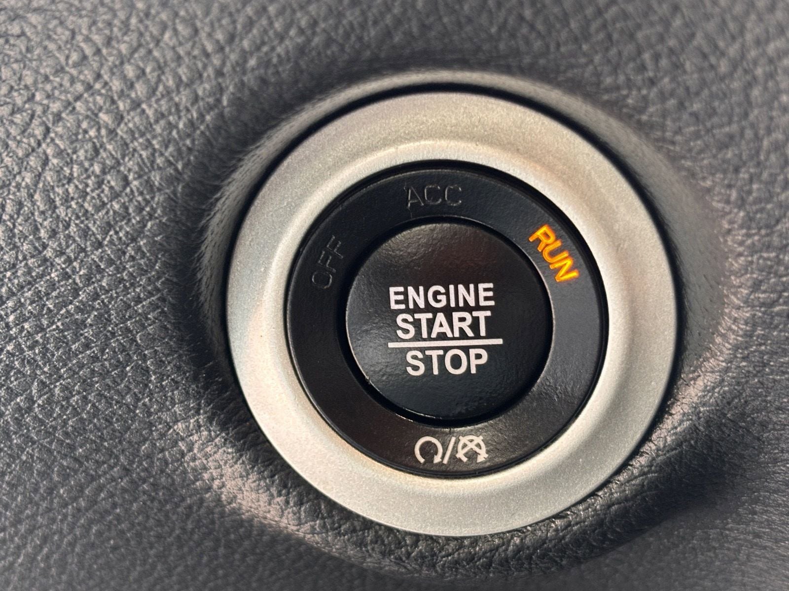Used 2024 Chrysler Pacifica Touring FWD image 33