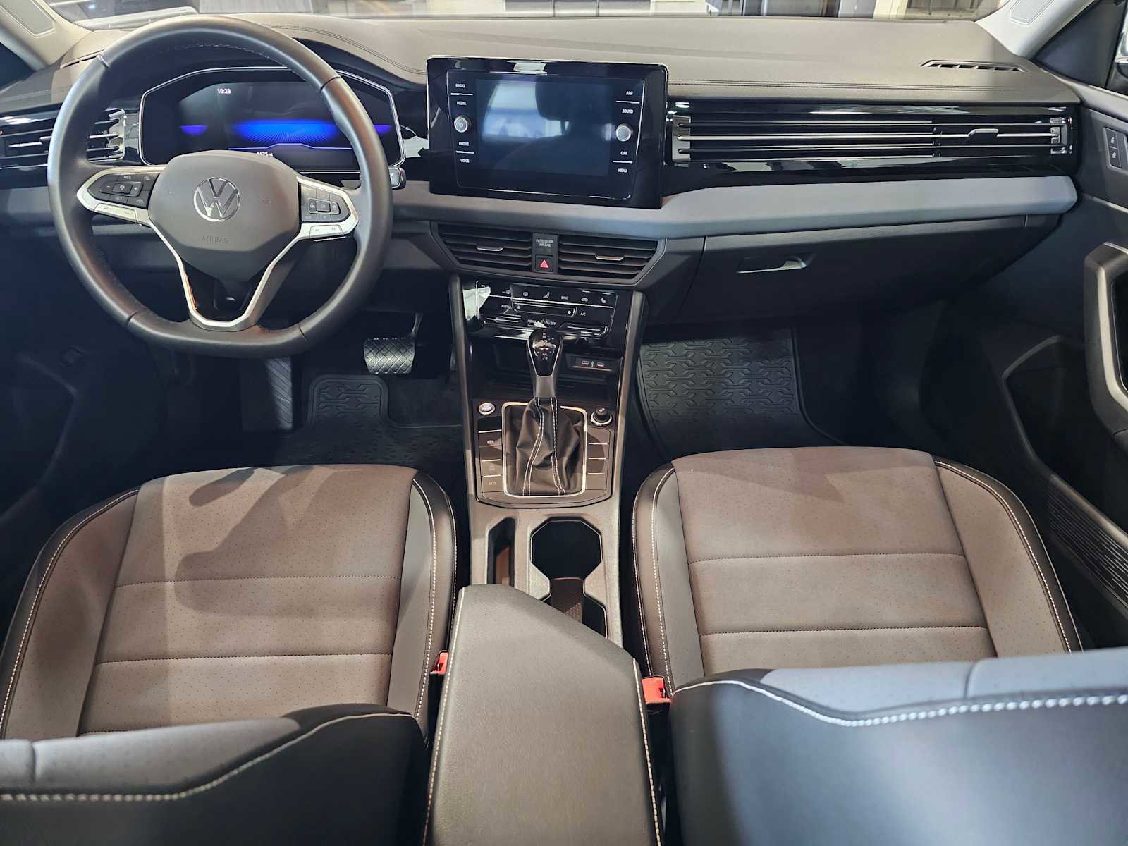 Certified 2025 Volkswagen Jetta SE FWD image 19