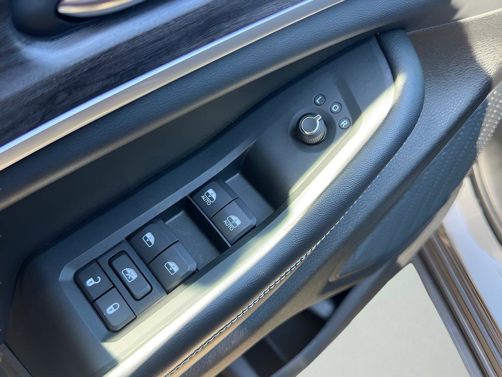 Used 2023 Jeep Grand Cherokee Limited w/ Black Appearance Package image 21