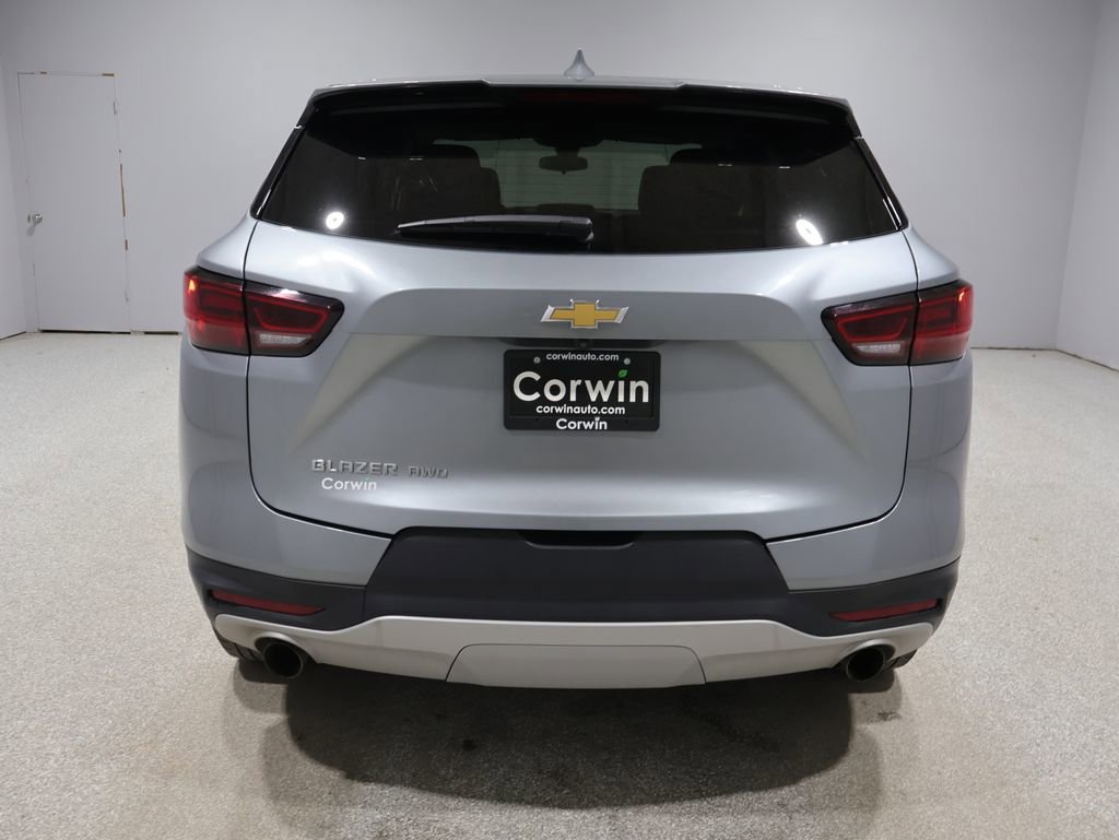 Used 2025 Chevrolet Blazer LT image 3